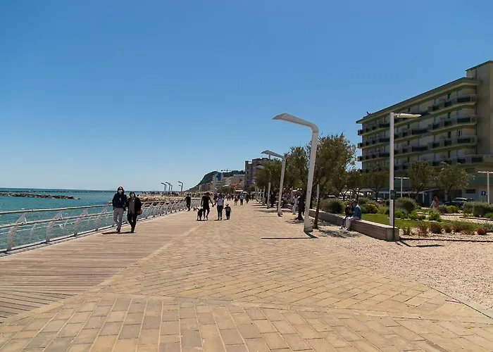 Zara D'Amare A Pesaro 10 Metri Dalla Spiaggia By Yohome